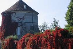 L'ancien pigeonnier en automne